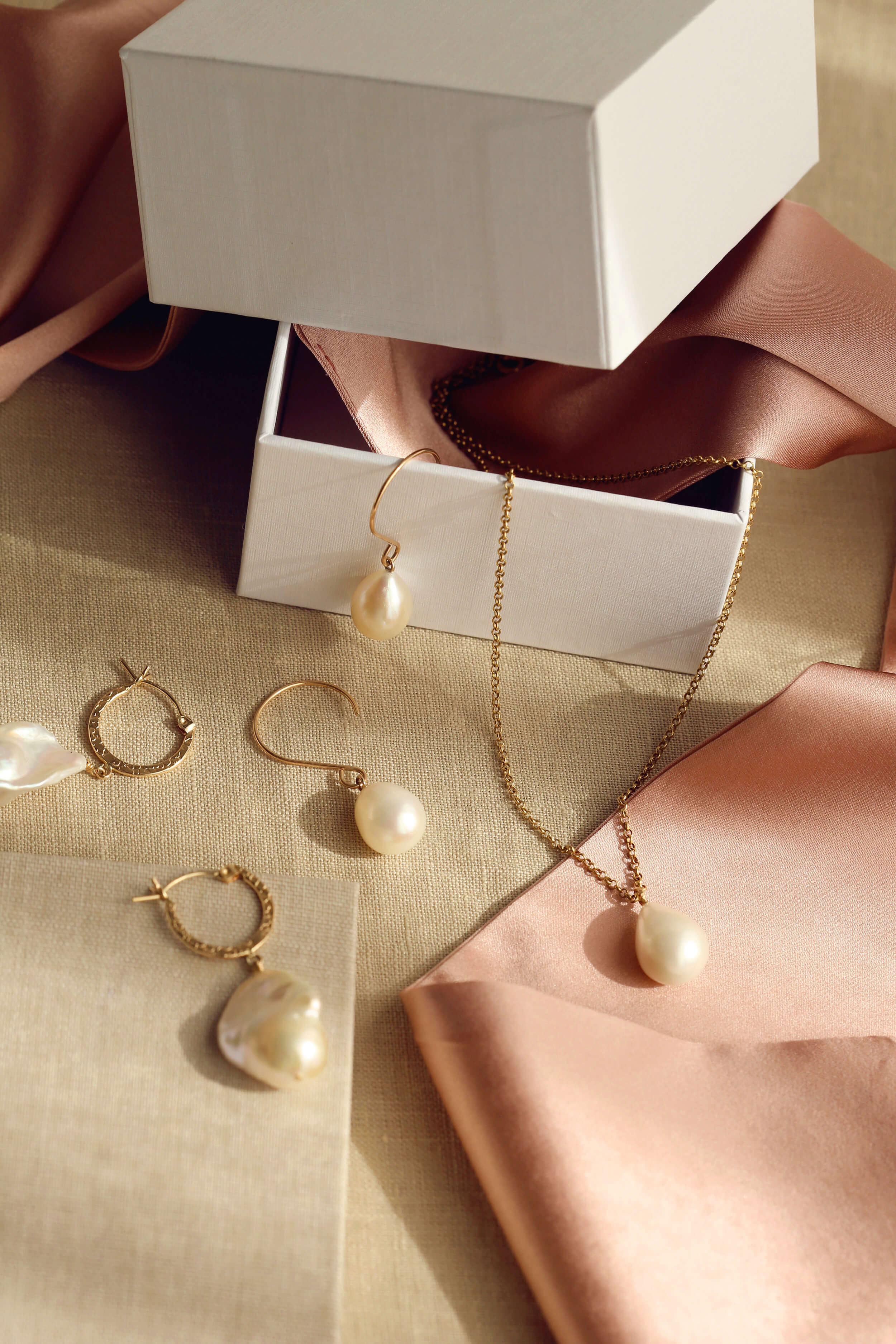 Frida Kahlo Pearl Earrings - Image 4